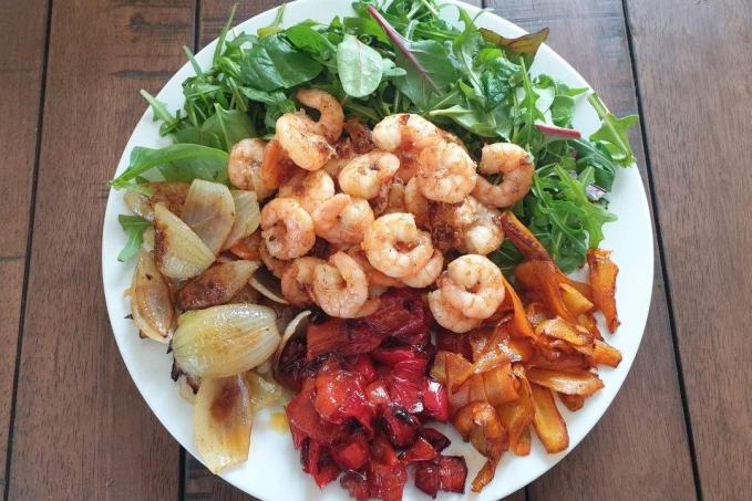 Krevetky s česnekem, zázvorem a pečenou zeleninou