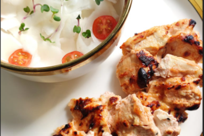 Kuřecí prsa v jogurtové marinádě a ředkvový salát