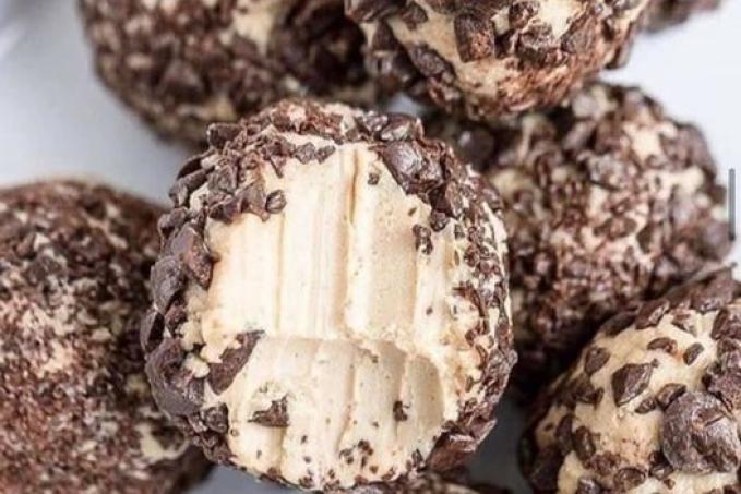 Cheesecake fat bombs