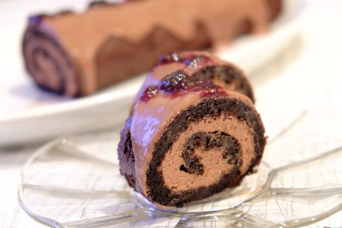 Přirozeně bezlepková čokoládová roláda s čokoládovým krémem