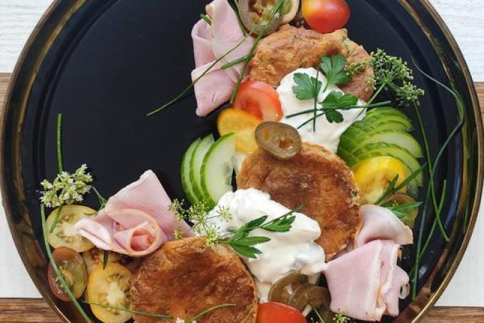 Bylinkové placky s jalapeno dipem