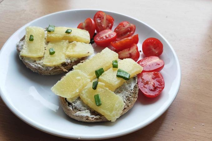 Pečivo s tvarůžky a krémovým sýrem