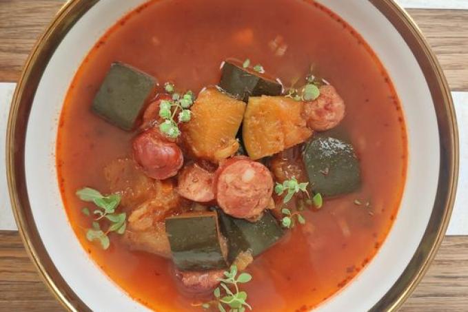 Buřtguláš s cuketou - LC