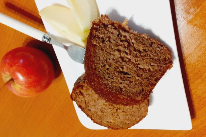 Bábovka s jablky vláčná