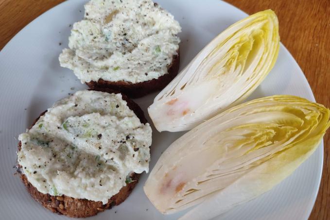 Syrečková pomazánka s tvarohem a zelenou cibulkou