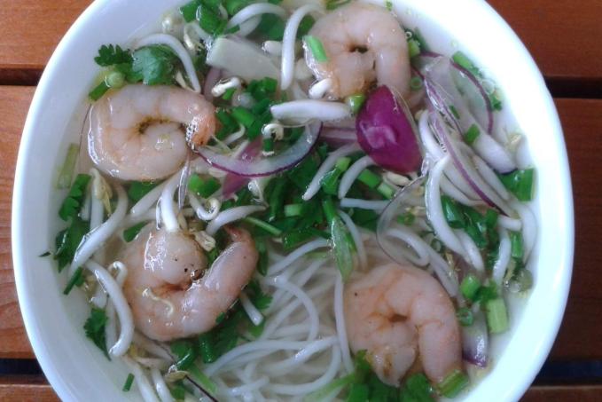 Asijská nudlová polévka s krevetami