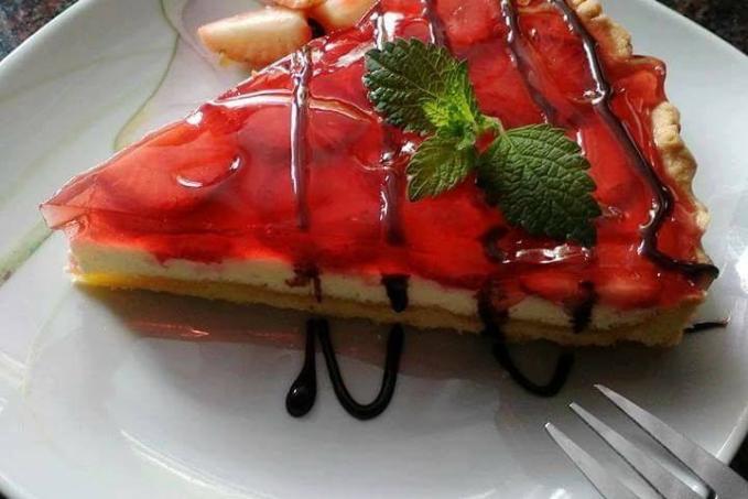 Výborný tvarohovo - jahodový koláč