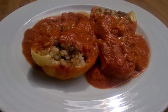 Plněné papriky seitanem  v rajčatové omáčce