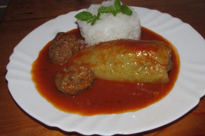 PLNĚNÁ PAPRIKA S KONJAKOVOU RÝŽÍ