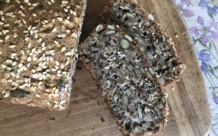 Lowcarb semínkový chléb