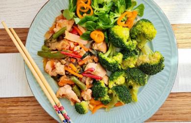 Kuřecí čína a vařená brokolice