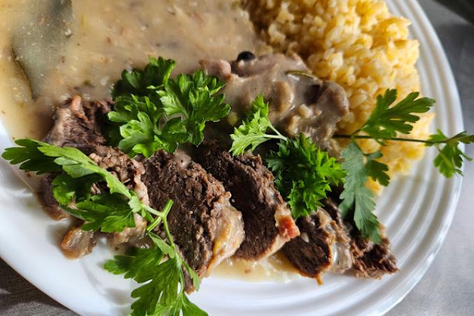 Prsa z divoké kachny v pomalém hrnci