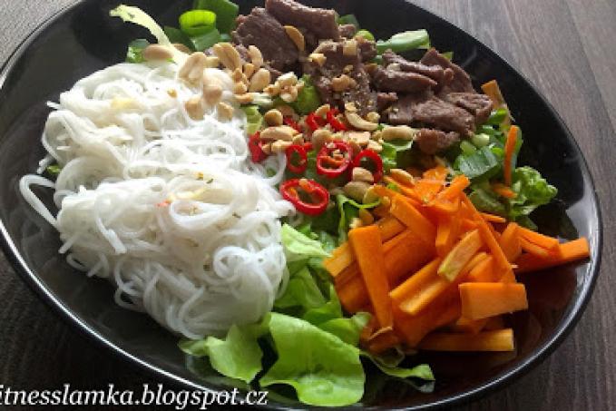 Bún bò Nam Bộ (něco jako vietnamské vepřo-knedlo-zelo)