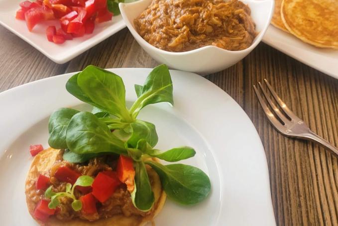 TRHANÉ KUŘECÍ MASO S MOZZARELLOVÝMI PLACIČKAMI