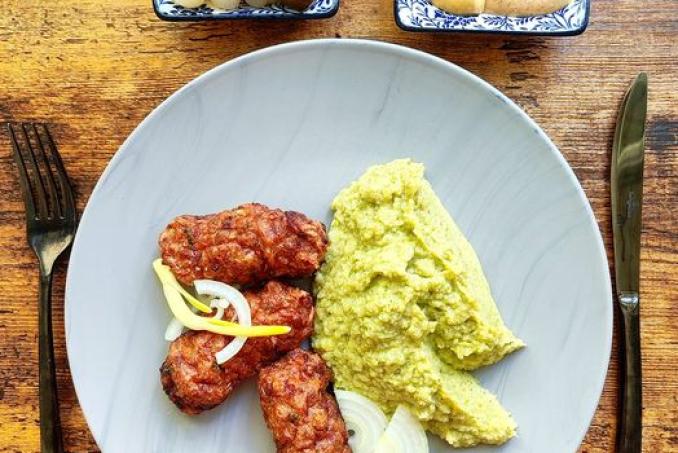 Čevapčiči s brokolicovou kaší