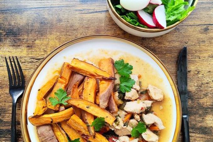 Kuřecí směs s pečenou batátou