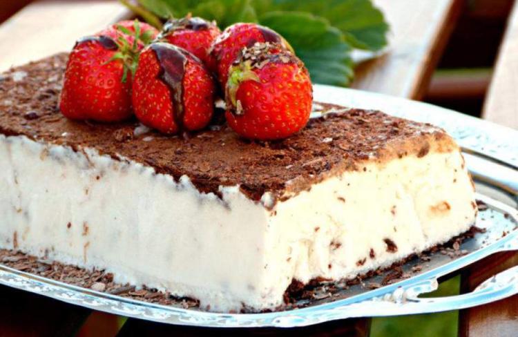 Kokosová vanilková zmrzlina s čokoládou