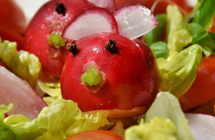 Zeleninový salát s krůtím masem